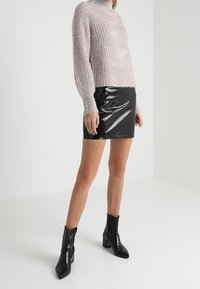 YAS Tall Stickad tröja - pink