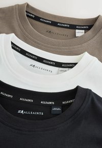 Kolm t-särki khaki, valge ja must, ümmarguste kaelustega, millel on sees "ALLSAINTS" sildid. Pehme puuvillane materjal.