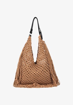 Geantă de umăr croșetată maro, cu franjuri lungi pe părți și o curea neagră reglabilă.