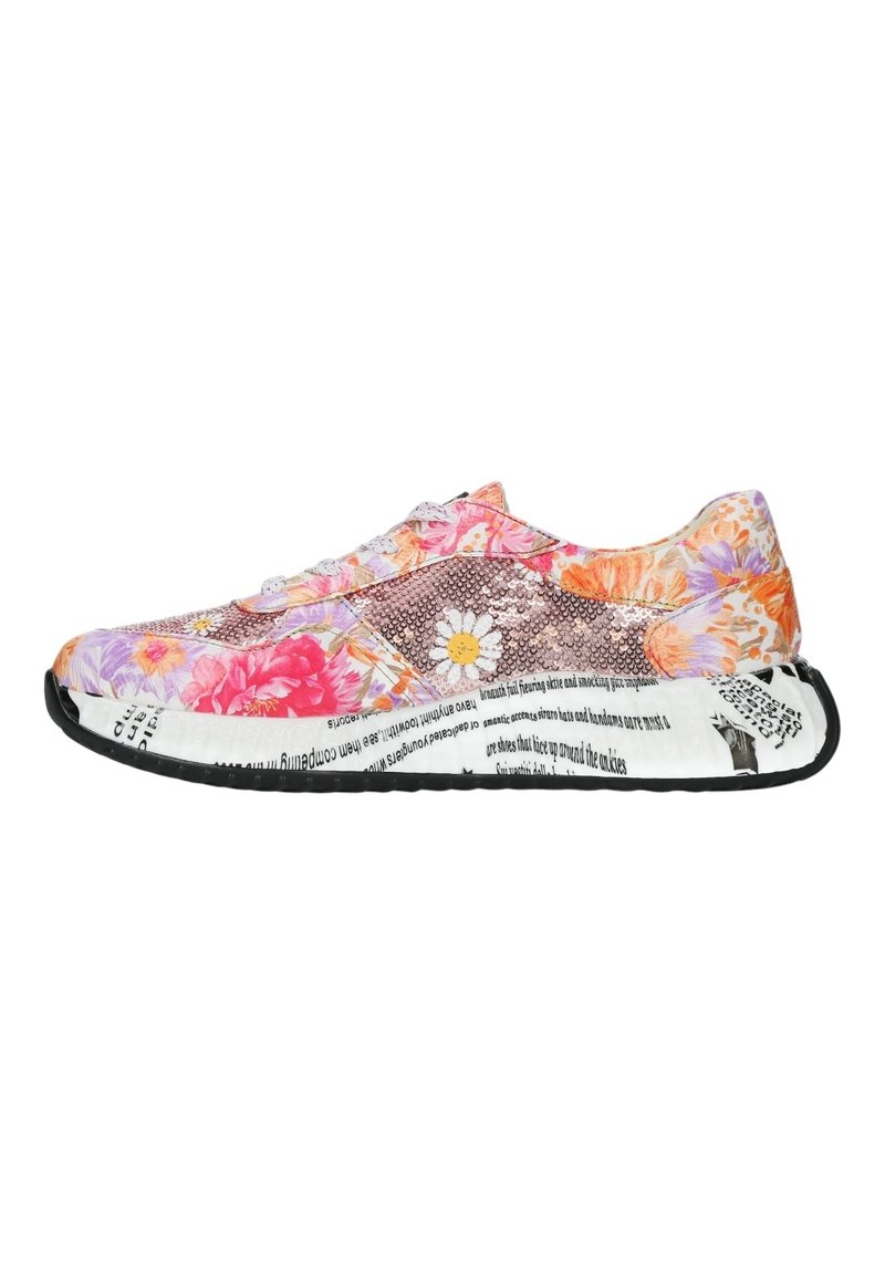 Sneaker con motivo floreale caratterizzato da una combinazione di tonalità rosa, arancione e viola. Parte superiore testurizzata con paillettes. Suola in gomma nera con dettagli stampati.