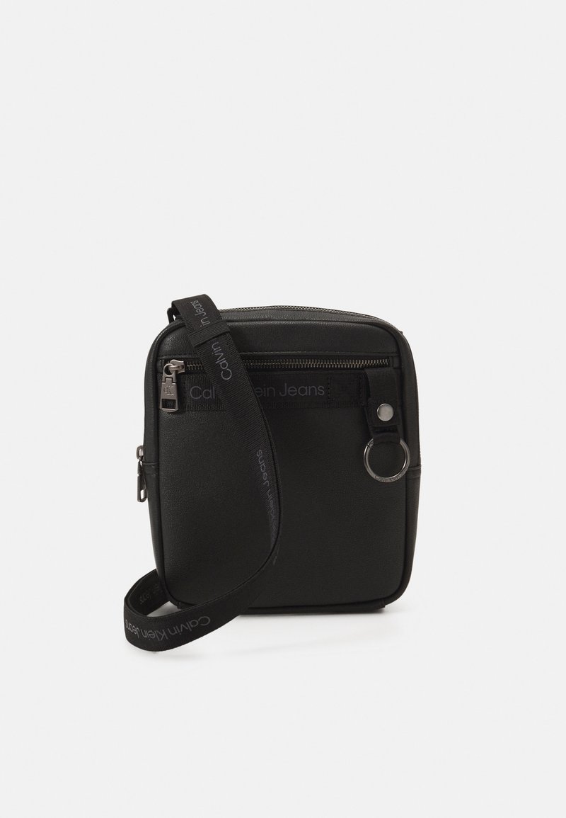 Calvin Klein Jeans EXPLORER REPORTER UNISEX - Schoudertas - black