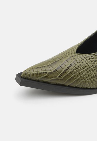 GmbH AYA KITTEN MULE - Tacones - green