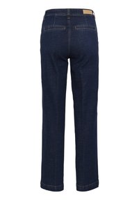 Pantalon en denim bleu foncé avec une coupe droite, comprenant deux poches arrière et une étiquette sur la ceinture, présentant une finition lisse et texturée.