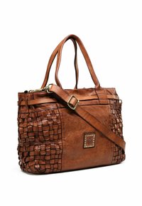 Borsa a tracolla in pelle marrone con pannelli laterali intrecciati, doppi manici, tracolla regolabile e una piccola placca quadrata del marchio sul davanti.