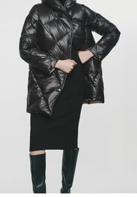 OCHNIK Kabát z prachového peří - black