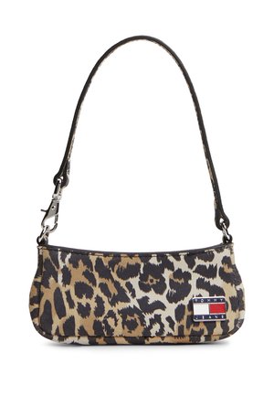 Lille håndtaske med leopardprintmønster og kort sort rem, med en Tommy Jeans-logo på forsiden nederst til højre.