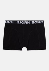 Čierne boxerky vyrobené z bavlny, so bielym elastickým pásom s brandovaním "BJÖRN BORG" a priliehavým strihom s zaoblenými otvormi na nohy.