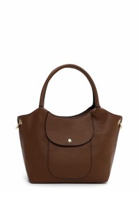 Sac à main en cuir marron avec une finition texturée, des poignées arrondies, une fermeture à rabat et des accents en métal doré. Dispose d'un design intérieur spacieux.