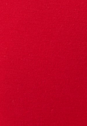 Glad rode stof met een consistente textuur en lichte rek, uniforme kleur zonder patronen of accenten.