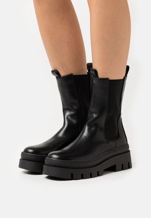 VMJULIANA BOOT - Platform ankle boots - black