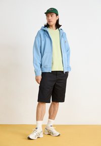 Thumbnail Image 3