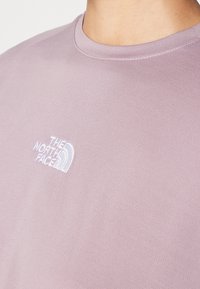 The North Face T-shirt till träning - purple