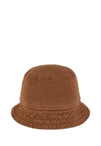 Brun bomullsbucket-hatt med sydd brem og synlig søm på nøytral bakgrunn.