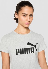 Puma LOGO TEE - Sports T-shirt - light gray heather
