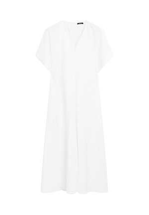 Bílé šaty vyrobené z lehké tkaniny, s výstřihem do V, krátkými rukávy a siluetou do A se středovým švem.
