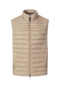 Chaleco acolchado beige con cuello alto y cremallera frontal. Cuenta con bolsillos laterales y un logo en el pecho. Material liviano y acolchado.