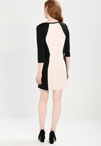 VILA Robe fourreau - light pink