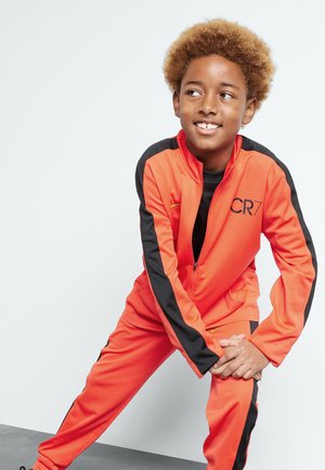 boys red nike tracksuit