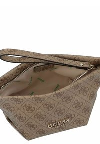 Borsa di tessuto marrone con motivo geometrico, chiusura con zip e interno caratterizzato da una stampa con logo. Accentuata da un dettaglio in oro con il logo.
