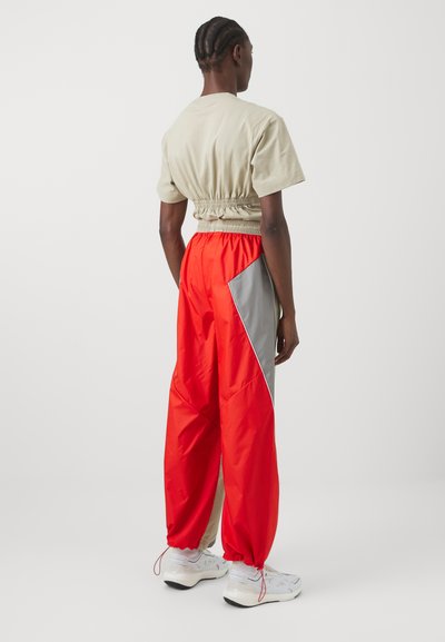 adidas by Stella McCartney PANT - Teplákové kalhoty - desert sand/active red
