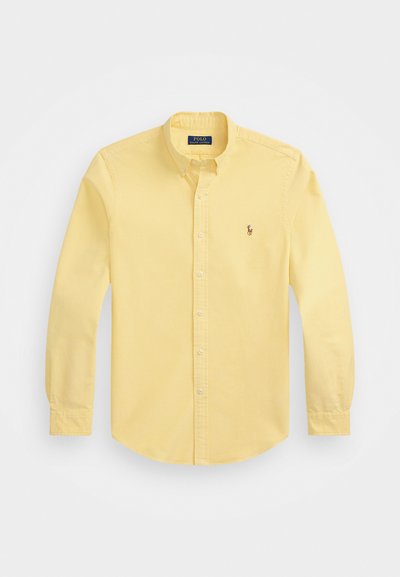 Geel overhemd met lange mouwen en knoopsluiting, gemaakt van katoen, met een klassieke kraag, witte knopen en een klein geborduurd logo op de borst.