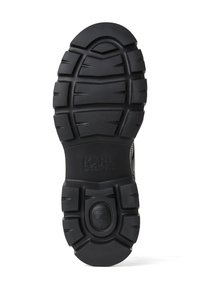 Čierna gumená podrážka s hlbokým dezénom pre lepšiu priľnavosť, embosované logo "KARL LAGERFELD" a textúrované vzory pre zvýšenú trvanlivosť.