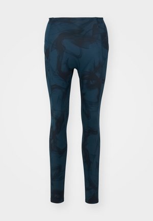 Leggings en un color verde azulado oscuro con un patrón abstracto negro en espiral; hechos de un material elástico y suave con un diseño ajustado.