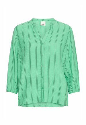 Ljust grön skjorta med V-urtavla, trekvartsärmar och svarta vertikala ränder. Tillverkad av strukturerad tyg för komfort.