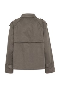 Rückansicht eines taupefarbenen kurzen Trenchcoats mit Schulterklappen, Sturmlasche und verstellbaren Ärmelriemen.