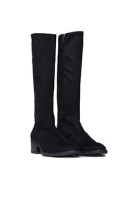 Botas negras de ante por encima de la rodilla con punta redonda, cremallera lateral y un tacón bajo tipo bloque. Presentan una textura suave y un diseño ajustado.