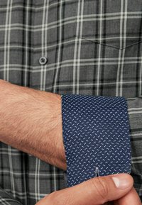Next EASY OXFORD - Camisa - grey check