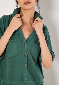 Apricot Bluse - green