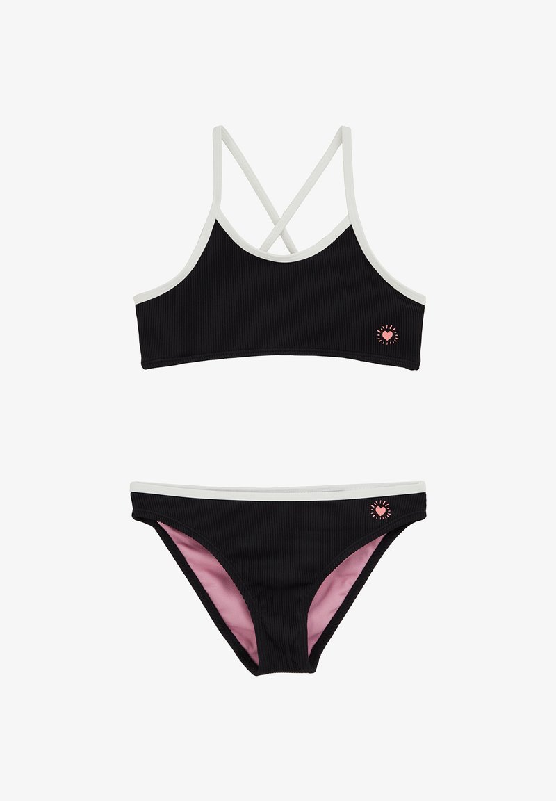 Ensemble de bikini noir côtelé comprenant un haut à dos croisé avec des bordures blanches et un bas assorti. Doublure rose notable et petit logo en forme de cœur.