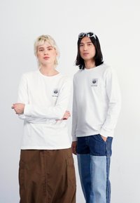 Salomon DIGITAL SWAMP TEE UNISEX - Μπλούζα με μακριά μανίκια - white