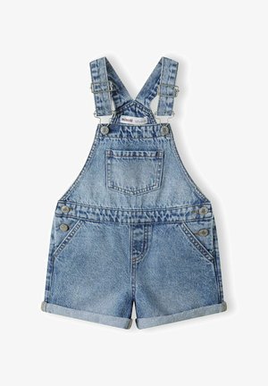 Ogrodniczki dżinsowe z regulowanymi ramiączkami, w jasnoniebieskim odcieniu, z dwiema przednimi kieszeniami, srebrnymi elementami oraz podwiniętymi nogawkami.