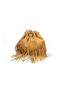 Borsa a secchiello in suede marrone con lunghe frange, chiusura a cordoncino e dettagli intrecciati lungo il bordo. Texture morbida e forma casual.