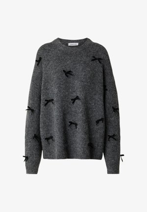 Grauer gestrickter Pullover mit schwarzen Samtbogen-Akzenten, rundem Ausschnitt und langen Ärmeln. Weiche Textur und lockere Passform.
