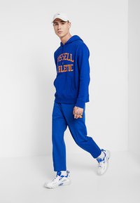 Russell Athletic Eagle R ICONIC TACKLE - Jersey con capucha - navy/orange