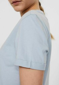 Vero Moda VMPAULA - T-paita - blue fog