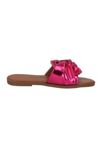 Roze metallic slidesandalen met een grote strikdetail aan de voorkant, voorzien van een glad leren zool en een platte bruine rubberen zool.