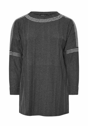Dunkelgraues Langarmoberteil aus strukturiertem Stoff mit dekorativen Nieten entlang der Schultern und einem runden Halsausschnitt.