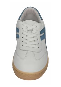 White sneaker with light blue accents, featuring a smooth leather upper, round toe, and rubber gum sole. Includes flat white laces.