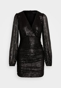 Zwarte paillettenjurk met lange, doorzichtige mouwen, diepe V-hals, gerimpeld textuur en aansluitende silhouet, ontworpen voor een formele of feestelijke gelegenheid.