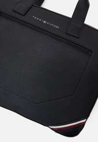 Tommy Hilfiger CENTRAL SLIM COMPUTER BAG UNISEX - Geantă laptop - black