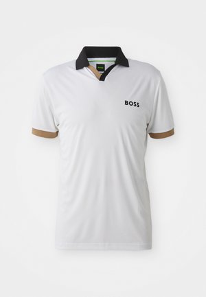 Valge polo särk musta krae, pruunide aksentidega varrukatel ja logo rinnal. Valmistatud tekstuursetest kangast, lühikeste varrukatega ja klassikalise lõikega.