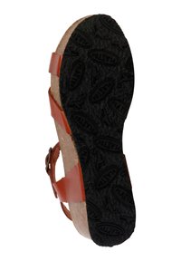Sandalia de cuero marrón con correas ajustables, plantilla de corcho y suela de goma negra texturizada con un patrón de formas ovaladas.