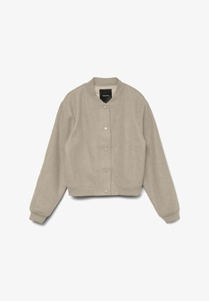 Helebeež bomber-jakk, mis on valmistatud pehmest kangast. Omab ümmargust kaelust, nööbiga eest kinni ja ribastatud varrukaid ning hemmi.