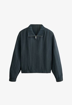 Veste noire à fermeture éclair avec fines rayures verticales blanches, manches longues, poignets élastiques et large col.