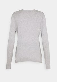 Světle šedý svetr, dlouhé rukávy, kulatý výstřih, měkká textura látky, žebrované manžety a lem, minimalistický design, žádné viditelné vzory.