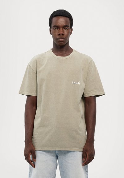 Ksubi ALL DAY BIGGIE TEE OUTBACK - Triko s potiskem - green